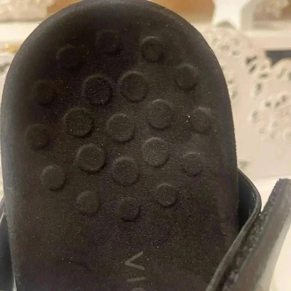 Vionic soft Sandel patent leather in great conditions - Picture 14 of 16